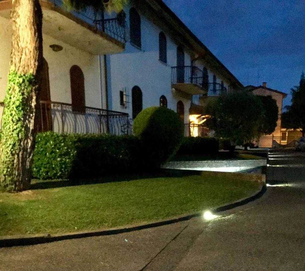 Lake Garda Lovers 佩斯基耶拉德加达 外观 照片